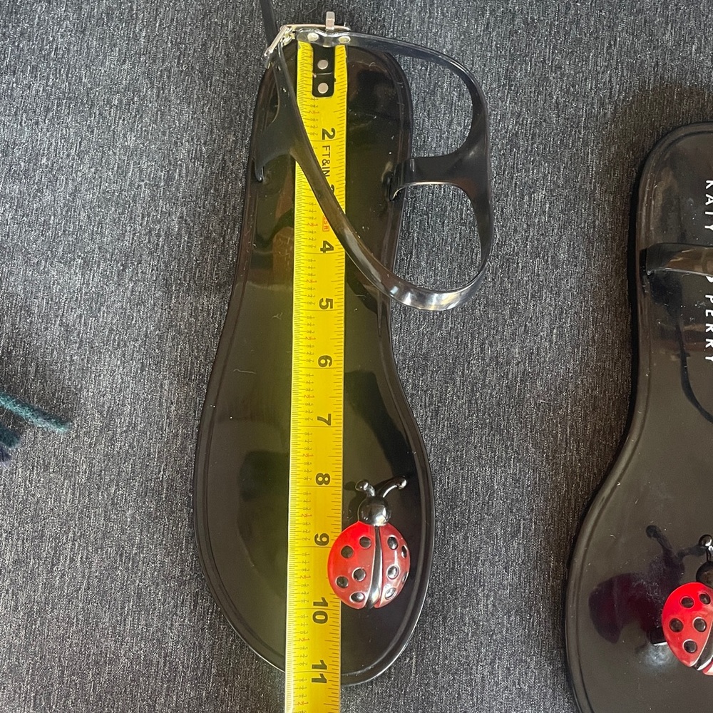 Katy Perry Ladybird black jelly sandals 11 beach vacation - Picture 5 of 5